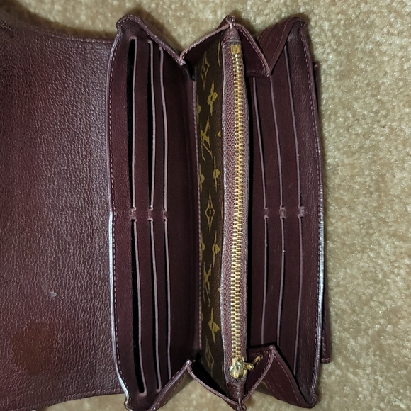 Authentic Louis Vuitton wallet - Picture 8 of 13
